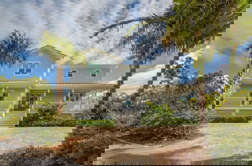 Photo 4 - Evershore House Pool Parking Dock