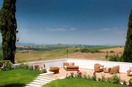 Photo 15 - Mansion in Montepulciano With Pool