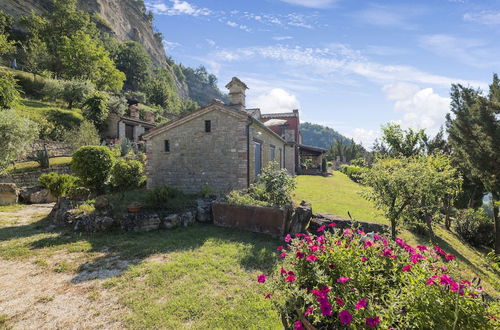 Photo 25 - Fabulous Holiday Home With Wifi in Monte San Martino Italy