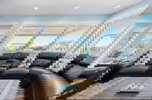 Foto 42 - Luxury Waterfront Oasis w Heated Pool and 50 Dock