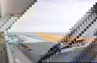 Foto 3 - Cosy Apartment With Terrace Overlooking the sea