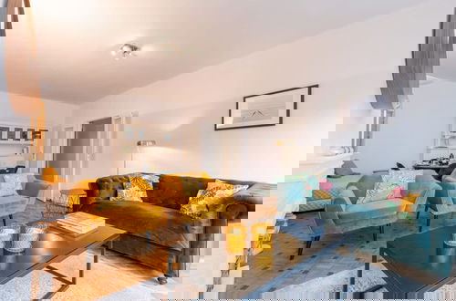 Foto 29 - Comfy 1-bedroom Apartment With Side Seaview