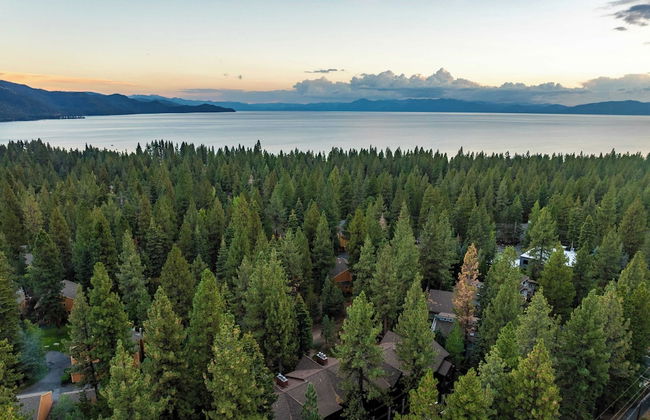 Walk to Lake, Dining+shops 5mins to Ski Resort Incline Paradise by Avantstay - Foto 46