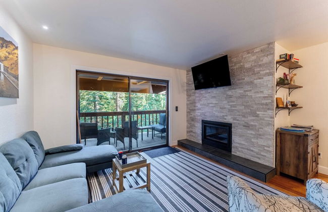 Walk to Lake, Dining+shops 5mins to Ski Resort Incline Paradise by Avantstay - Foto 9