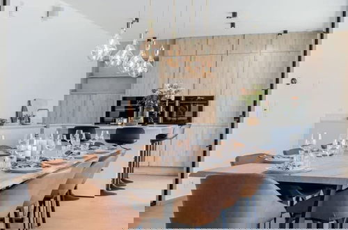 Foto 1 - Luxurious House With Indoor Elevator in Knokke