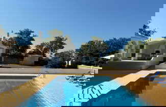 Foto 3 - BnB Homes Luxurious Villa With 5 Bedrooms Pool