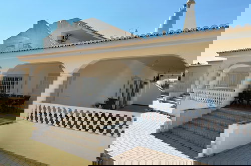 Foto 2 - BnB Homes Luxurious Villa With 5 Bedrooms Pool
