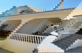 Foto 2 - BnB Homes Luxurious Villa With 5 Bedrooms Pool
