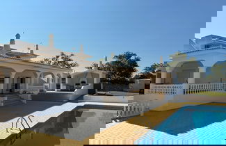 Foto 1 - BnB Homes Luxurious Villa With 5 Bedrooms Pool