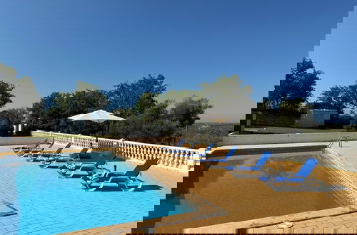 Foto 9 - BnB Homes Luxurious Villa With 5 Bedrooms Pool