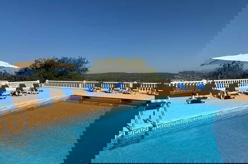 Foto 32 - BnB Homes Luxurious Villa With 5 Bedrooms Pool