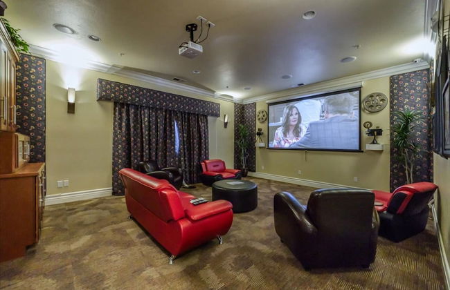 2BR Getaway Pool Gym Basketball Court Theater Access - Foto 29