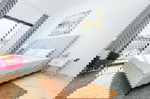 Foto 17 - Elite LUX Holiday Homes - Luxe Gardenia 2BR Haven in Arjan Dubai