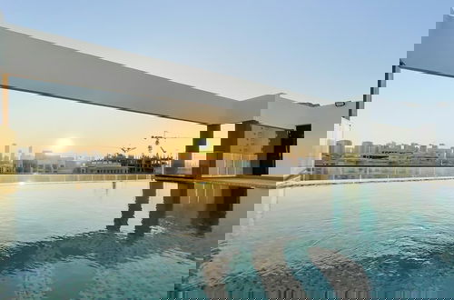 Foto 6 - Elite LUX Holiday Homes - Luxe Gardenia 2BR Haven in Arjan Dubai
