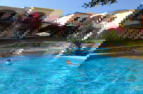 Foto 11 - Apartment in Badus With Communal Pool