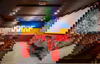 Foto 2 - Upstay - Magic Mansion w Pool-spa-cinema-games