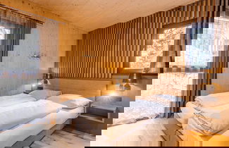 Foto 3 - Lavish Chalet With hot tub