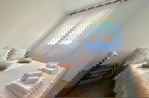 Foto 2 - Bright and Cozy Apartment With Balcony in Kastel Luksic