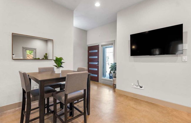 Chic & Homey 3BR Close to Downtown - Foto 21