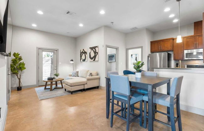 Chic & Homey 3BR Close to Downtown - Foto 22