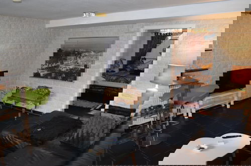Foto 17 - Bewitching Apartment With Garden and Terrace