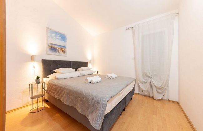 Spacious Prgomet Retreat With Private Pool, Fitness Centre, and Garden - Foto 9