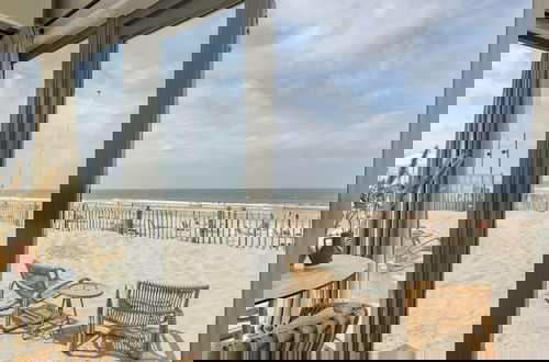 Foto 10 - Unique Beach House on the Beach of Zandvoort