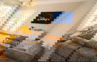 Foto 3 - Magical Themed 3BR Townhouse Near the Parks