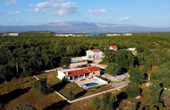 Tranquil Holiday Home With Pool, Garden, and Playground in a Peaceful Countryside Setting - Photo 25