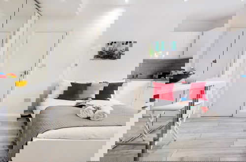Photo 4 - The Armadale Road Residence II