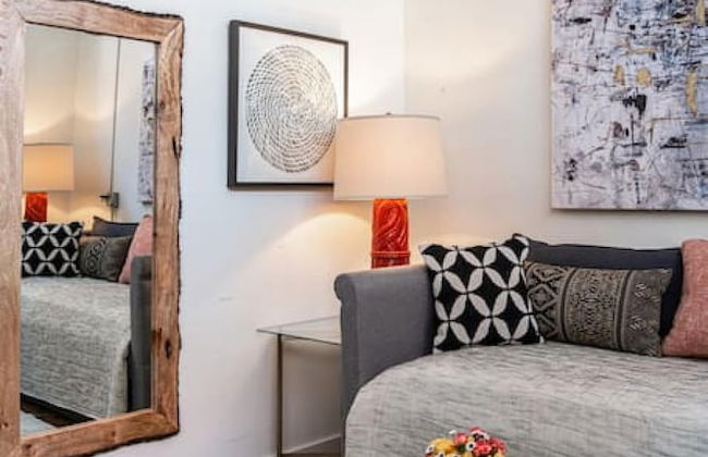 High-design Loft on Historic Alley Park Free - Foto 32