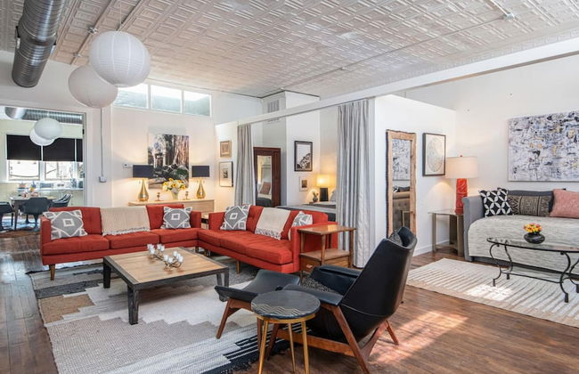 High-design Loft on Historic Alley Park Free - Foto 1