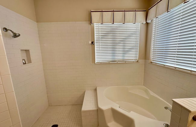 Grand Fabulous 4BR Pool Home Near Disney - Foto 18