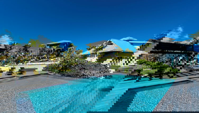 Foto 1 - Island Escape: Secluded Beachfront Cottage With Pool