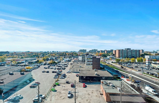 Bright Suites Finch West by GLOBALSTAY - Photo 29