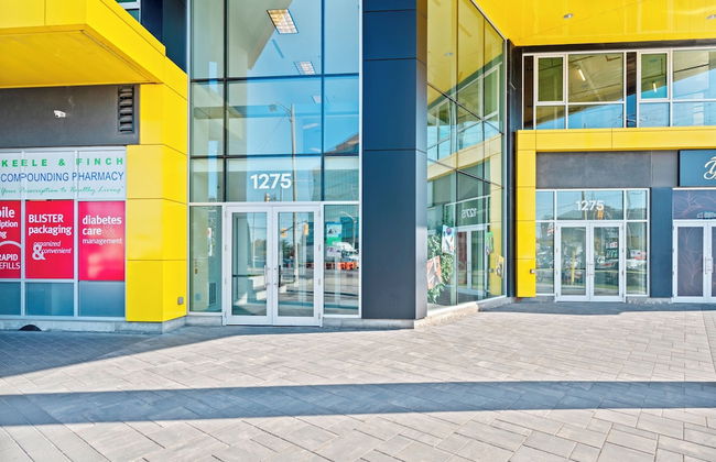 Bright Suites Finch West by GLOBALSTAY - Photo 38