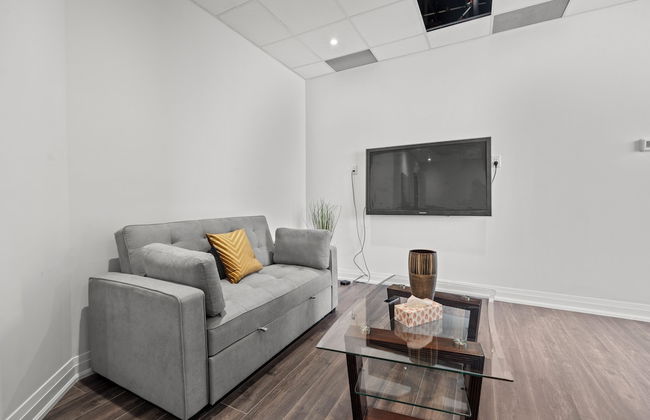 Bright Suites Finch West by GLOBALSTAY - Photo 12