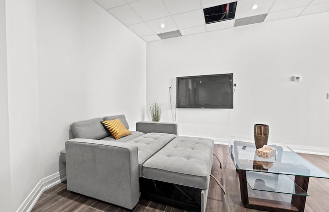 Bright Suites Finch West by GLOBALSTAY - Photo 8