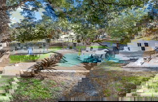 Foto 1 - Spacious Retreat with Private Pool