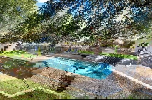 Foto 3 - Spacious Retreat with Private Pool