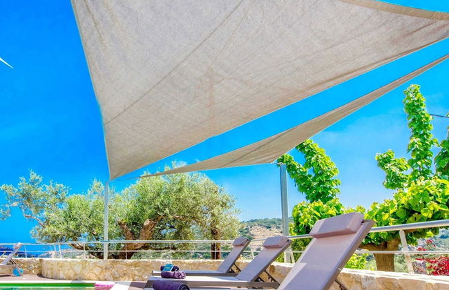 Villa in Gerani With Pool and Sea Views - Photo 20