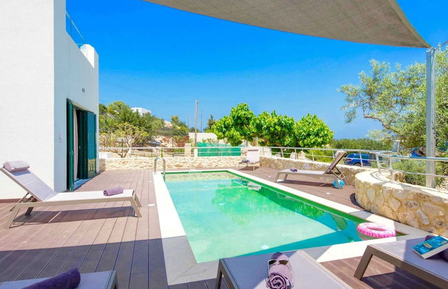 Villa in Gerani With Pool and Sea Views - Photo 21