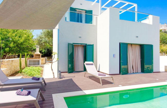 Villa in Gerani With Pool and Sea Views - Photo 24