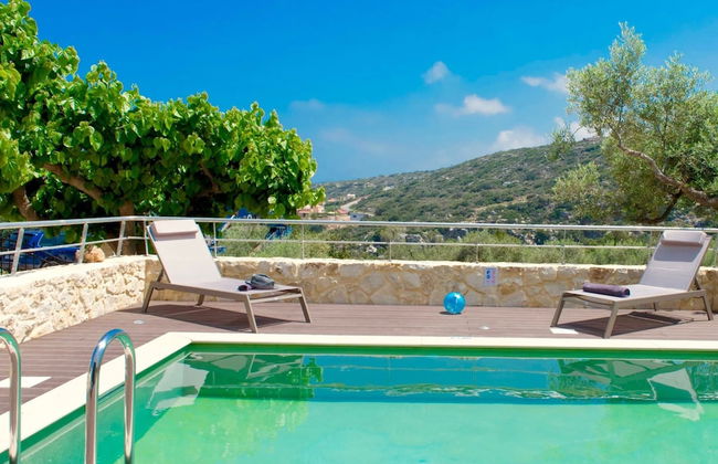 Villa in Gerani With Pool and Sea Views - Photo 26