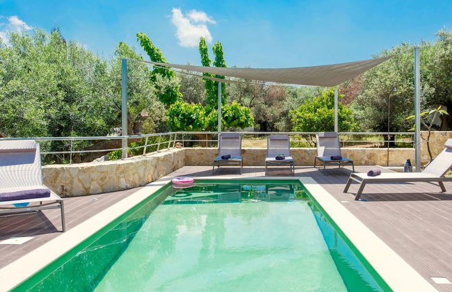 Villa in Gerani With Pool and Sea Views - Photo 23