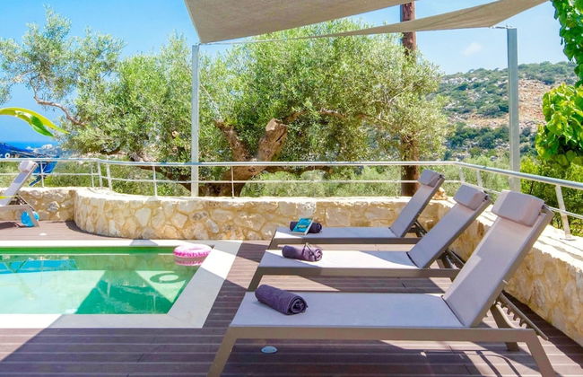 Villa in Gerani With Pool and Sea Views - Photo 22