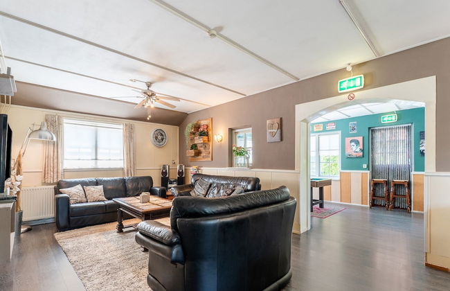Group Home in Giethoorn With Waterside Terrace - Foto 1