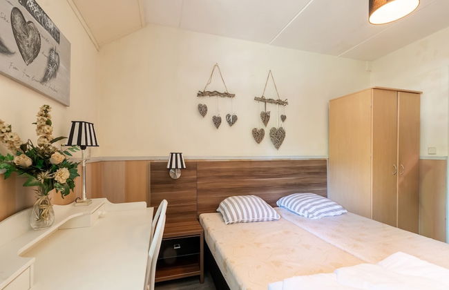 Group Home in Giethoorn With Waterside Terrace - Foto 6