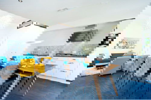 Foto 19 - Modern Holiday Home With Roof Terrace