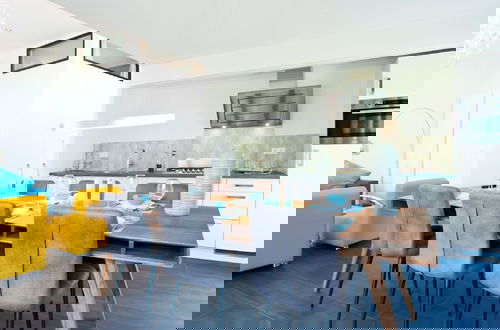 Foto 20 - Modern Holiday Home With Roof Terrace